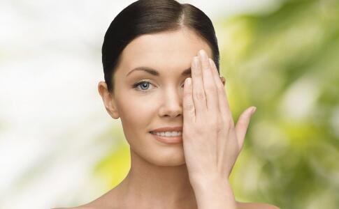 治療青春痘的七大偏方 如何祛痘 治療青春痘的偏方 如何去除青春痘