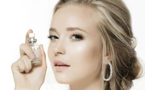 引起痘痕的因素 如何祛痘 長(zhǎng)痘要注意什么才不留痘印