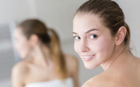 臉頰痘痘最怕踩中這五大雷區(qū) 治療痘痘的誤區(qū)有哪些 治療痘痘有哪些誤區(qū) 痘痘治療誤區(qū)