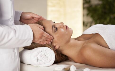 祛除下巴痘痘的方法有哪些 怎么才能祛除下巴痘痘 如何才能祛除下巴痘痘