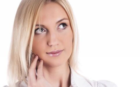 面部痘痘的護(hù)理方法 面部痘痘護(hù)理 面部長(zhǎng)痘痘怎么辦