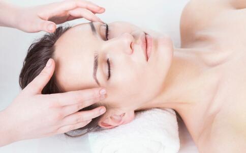 為什么會(huì)產(chǎn)生痘痘 關(guān)于產(chǎn)生痘痘的元兇是什么 怎么正確應(yīng)對(duì)痘痘問(wèn)題