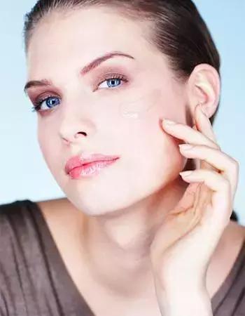 痘痘發(fā)炎怎么辦？做好這些護(hù)膚細(xì)節(jié)