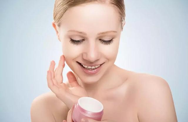 皮膚又干又油？教你幾招，快速補(bǔ)充皮膚水分