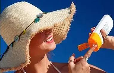 臉上長痘痘能不能化妝？