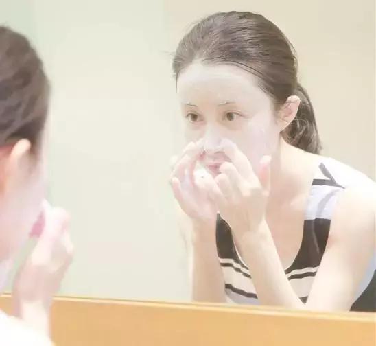 臉上長痘痘能不能化妝？