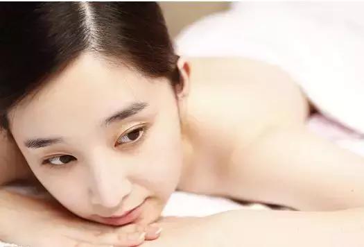 還在為油性皮膚該如何護(hù)理苦惱嗎？