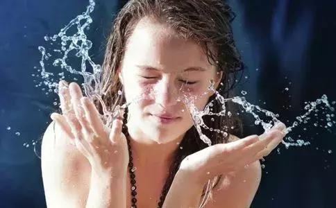 秋季正確洗臉方法大科普