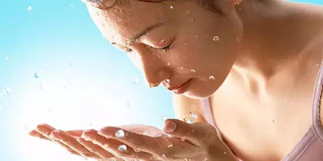 小習(xí)慣大傷臉 這些遺漏比熬夜更傷皮膚