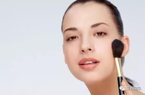 為什么油性肌膚容易長痘痘？