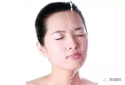 痘痘形成的主要原因有哪些？