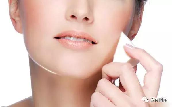 長痘痘后，為啥肌膚變灰暗了？