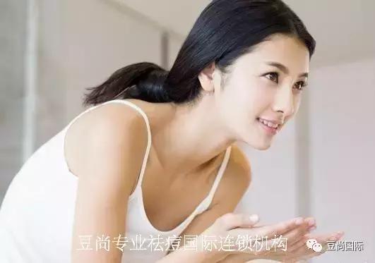 揭秘：如何預(yù)防痘印的產(chǎn)生？