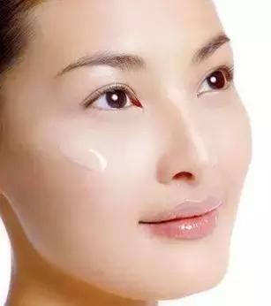 教你認(rèn)真洗臉，六個(gè)步驟遠(yuǎn)離痘痘