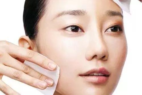 教你認(rèn)真洗臉，六個(gè)步驟遠(yuǎn)離痘痘