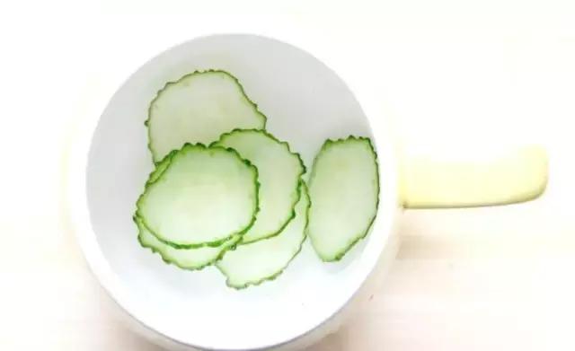 經(jīng)常敷水果面膜？小心長(zhǎng)痘痘