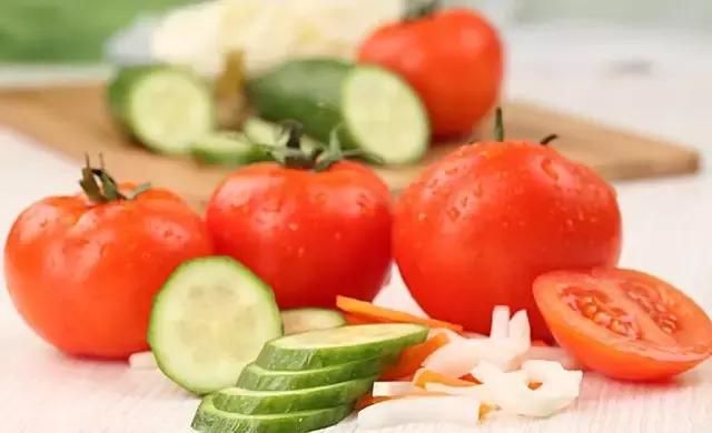 經(jīng)常敷水果面膜？小心長(zhǎng)痘痘