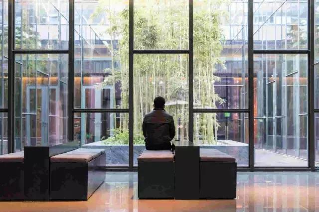 痘痘長到脖子上是怎么回事？