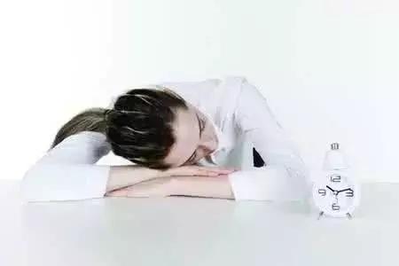 痘痘長到脖子上是怎么回事？