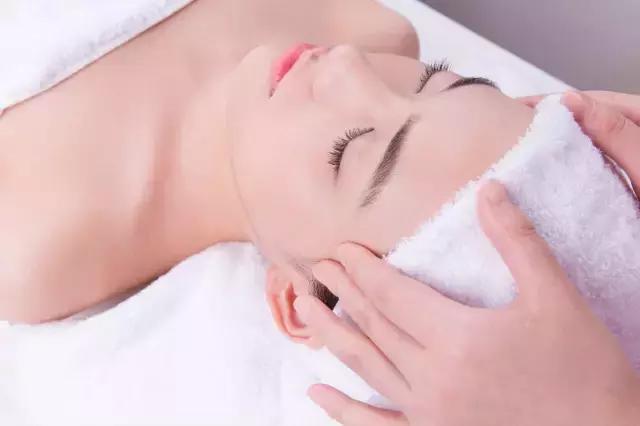 長(zhǎng)痘痘了，哪類潔面產(chǎn)品不能輕易選擇？