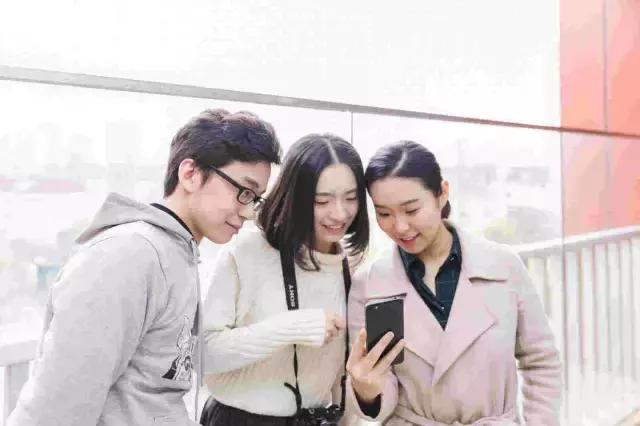 男生和女生引發(fā)痘痘的原因，居然不一樣